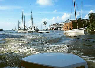 belize-caycaulker-boat