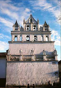 ecuador-cuenca-kirche