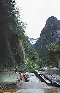 peru-aguas-calientes-machu-picchu